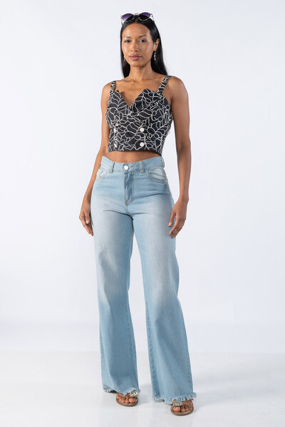 Foto Blusa com Bordado e Botões