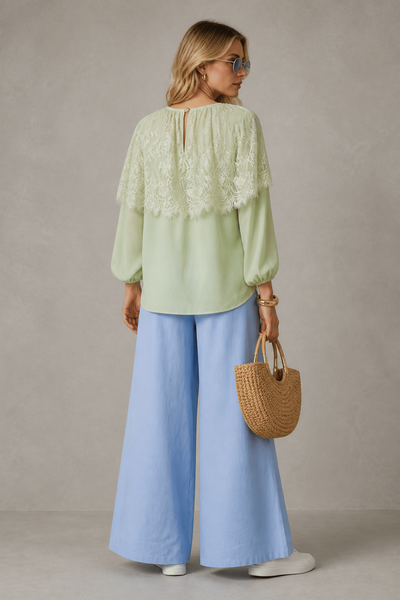 Foto Blusa Gola com Detalhe em Renda
