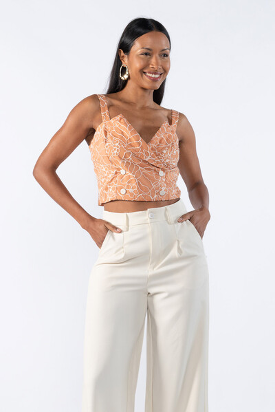 Foto Blusa com Bordado e Botões