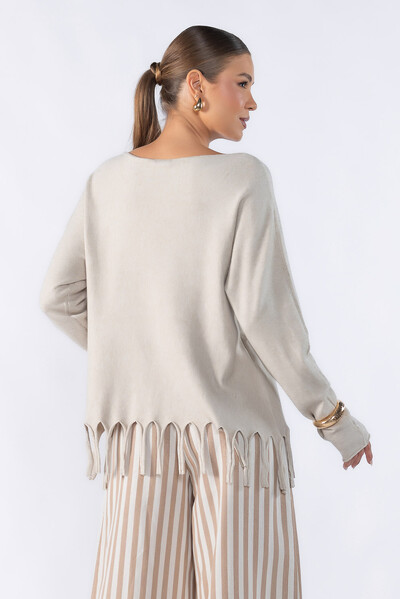 Foto Blusa basica ampla com franja na barra
