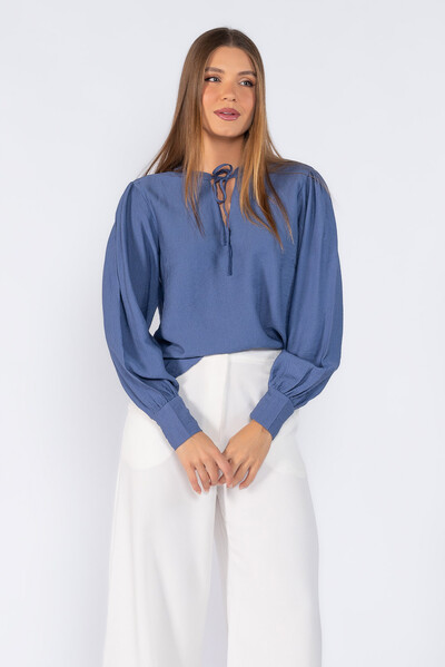 Foto Blusa bata com amarracao no decote