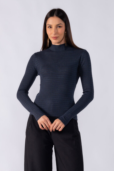 Foto Blusa texturizada gola alta