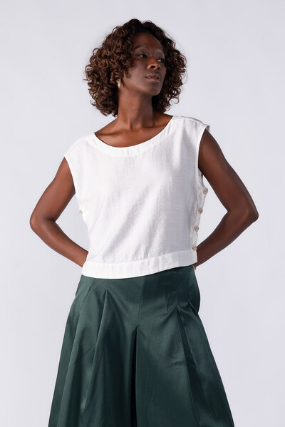 Foto Regata curta com botoes laterais