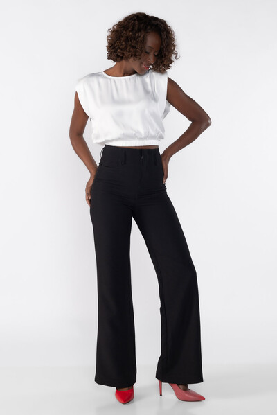 FotoBlusa cropped com ombreiras e elastico na barra