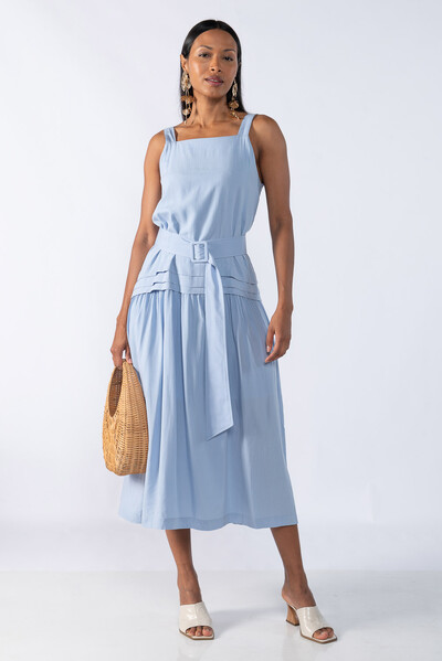 Foto Vestido midi viscose com alça e botões