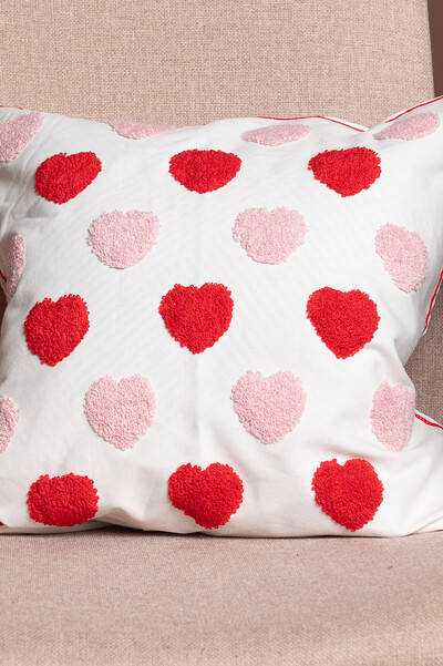 Foto Capa de almofada coracão bordado