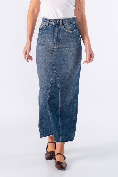 Foto Saia jeans midi com recortes