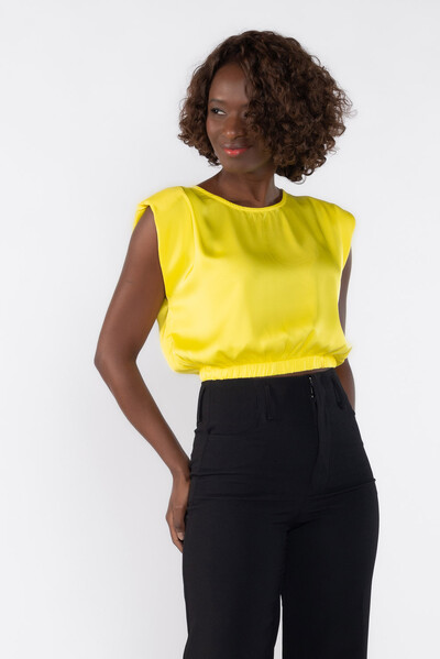 Foto Blusa cropped com ombreiras e elastico na barra