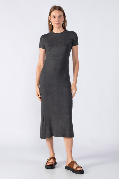 Foto Vestido midi manga curta canelado