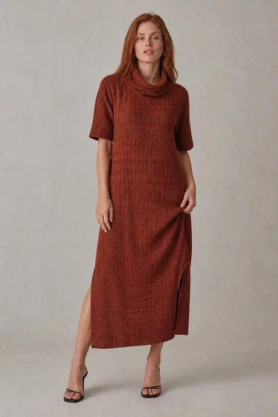 Foto Vestido midi com gola solta