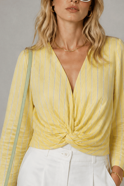 Foto Blusa listrada torção frontal