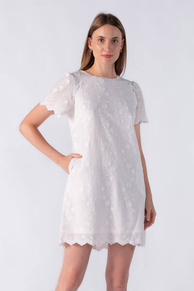 Foto Vestido curto laise com bolsos