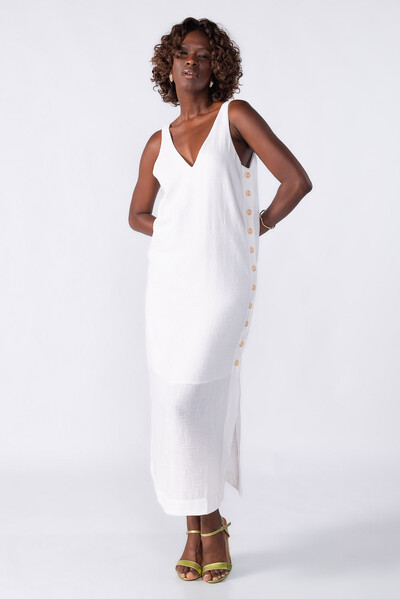 Foto Vestido midi com detalhes em botoes laterais