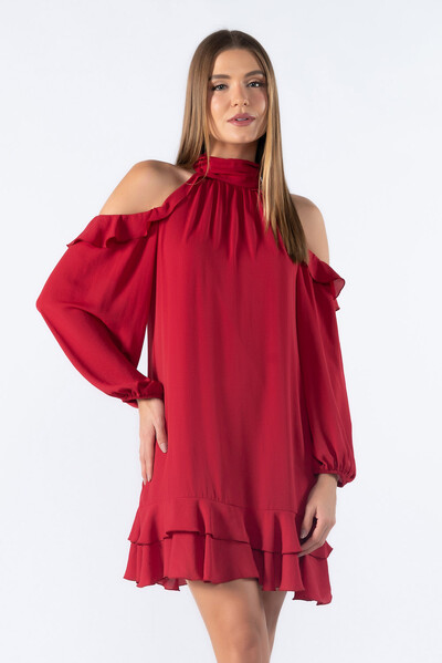 Foto Vestido curto e detalhes em babado