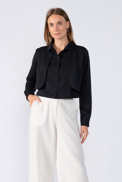 Foto Casaco curto em sarja com recortes