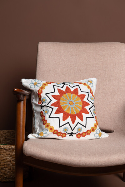 FotoCapa de almofadas mandalas bordadas