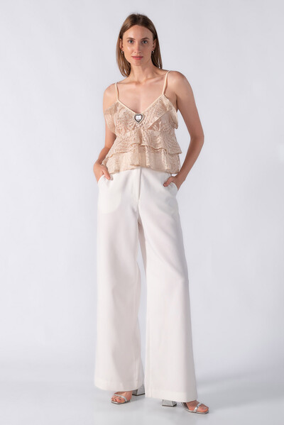 FotoBlusa em renda com babados e alça fina