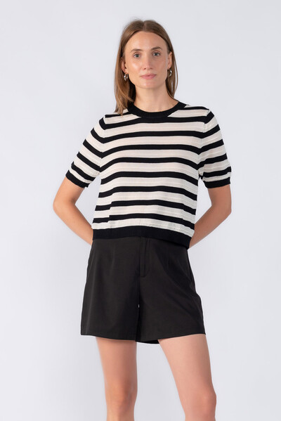 Foto Blusa listrada manga curta