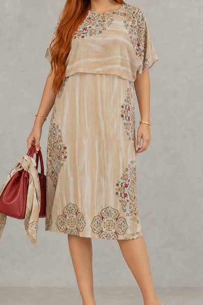 Foto Vestido com detalhe capa em tule