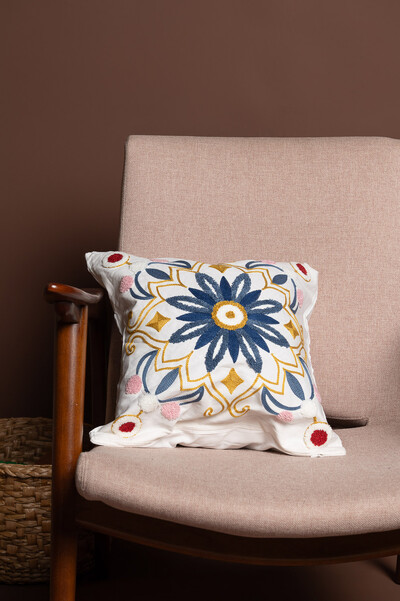 FotoCapa de almofadas mandalas bordadas