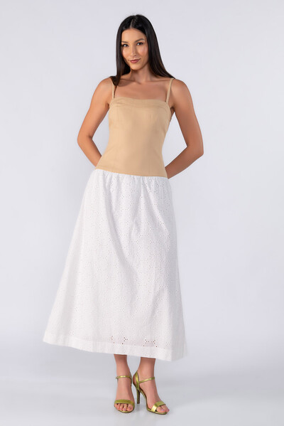 Foto Vestido midi em sarja e laise