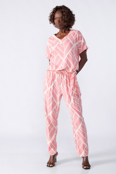 Foto Conjunto calca com elastico e blusa com amarracao lateral