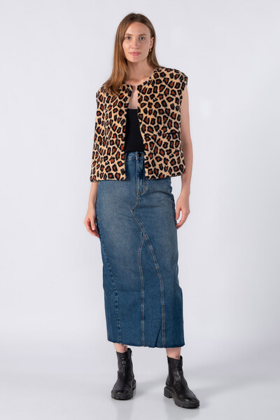FotoColete pelucia animal print com bolsos