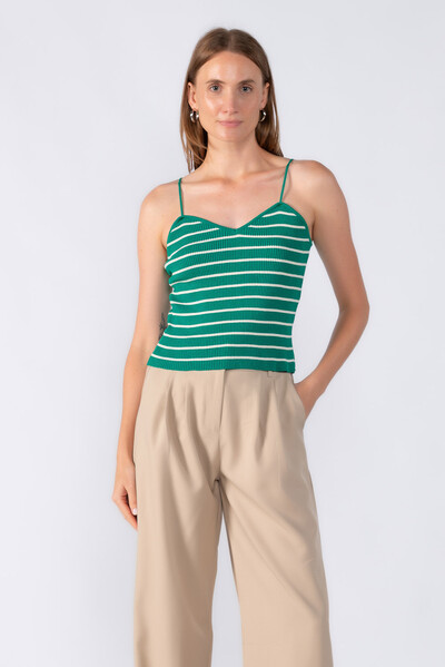 Foto Blusa em tricot listrada