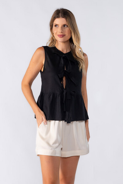 Foto Blusa com lacos frontais