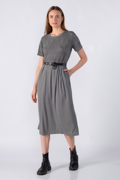 Foto Vestido midi em laise e ribana