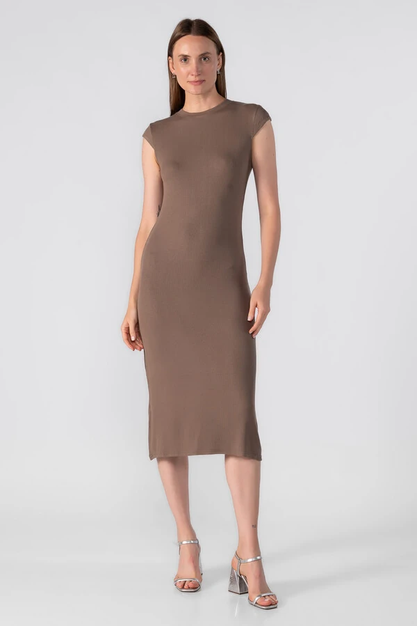 Vestido midi canelado basico