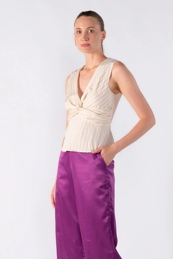Blusa em listras peplum com detalhe no busto