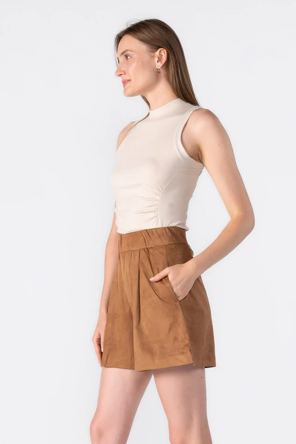 Regata raglan com detalhe acinturado