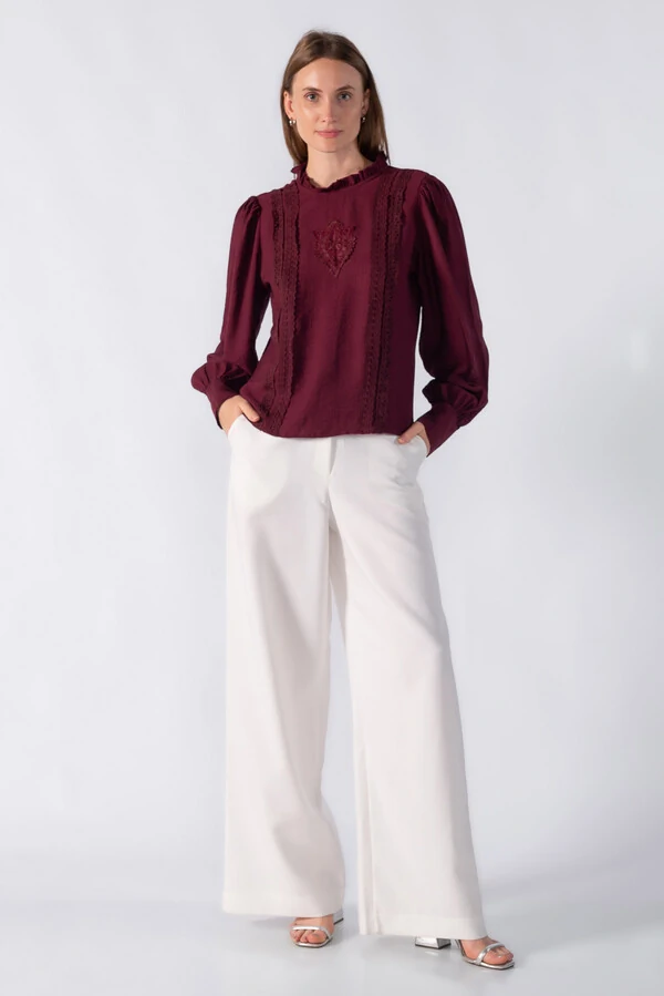 Blusa com babado e manga bufante