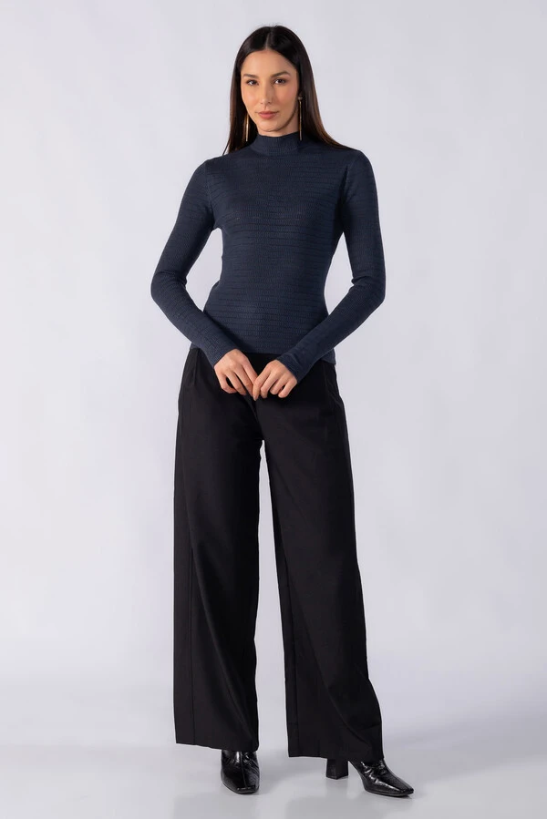Blusa texturizada gola alta