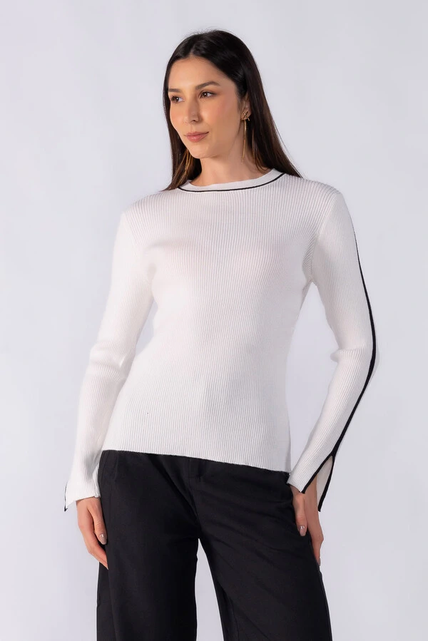 Blusa canelada com listra lateral da manga e gola