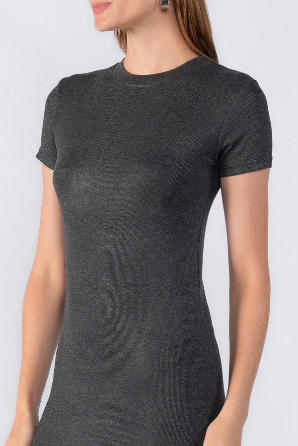 Vestido midi manga curta canelado