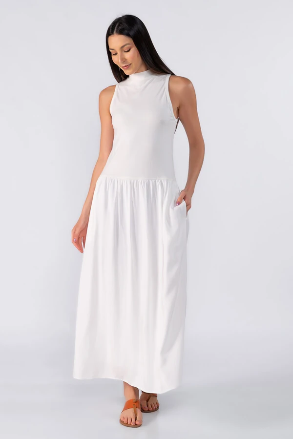 Vestido midi gola alta em malha confort