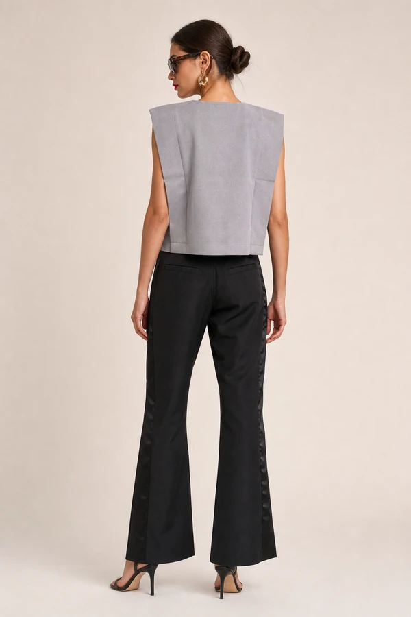Blusa alfaiataria decote v com pala