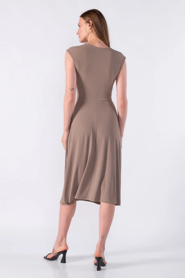 Vestido midi malha canelada com amarracao