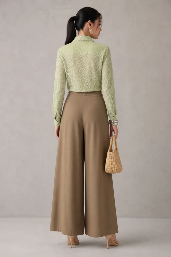 Camisa detalhe em renda