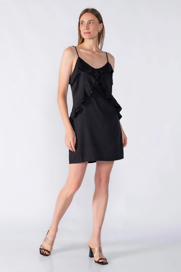 Vestido curto com babado no busto