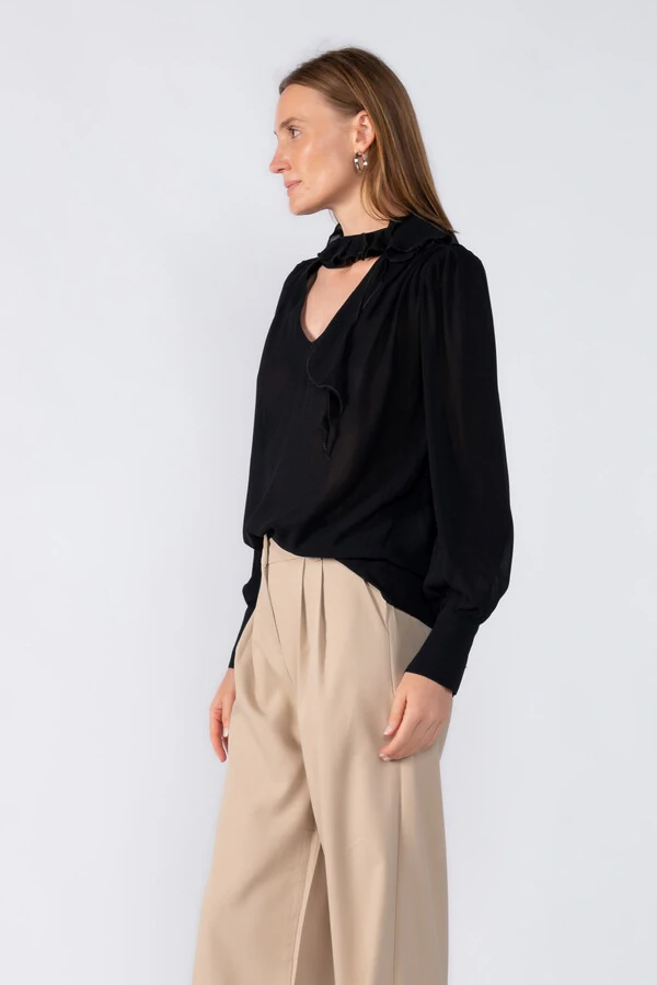 Blusa em viscose babado na gola