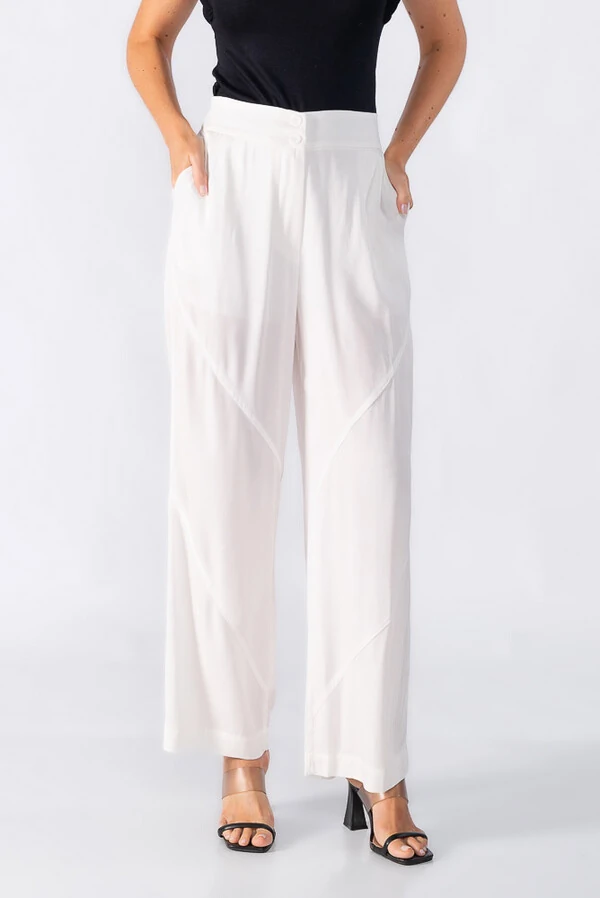 Calca pantalona com detalhes em recortes