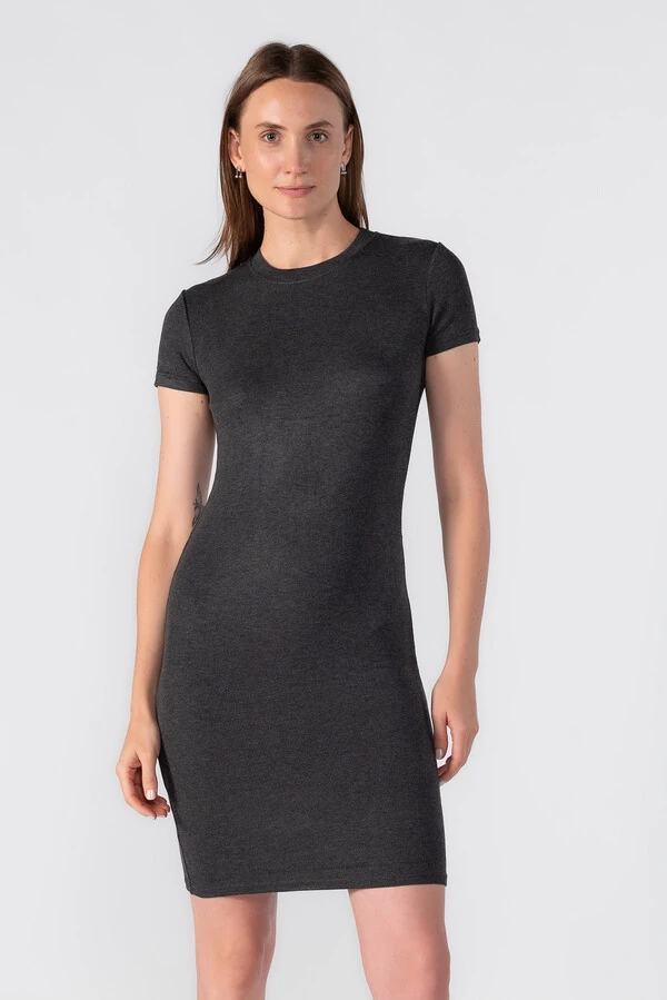 Vestido canelado manga curta