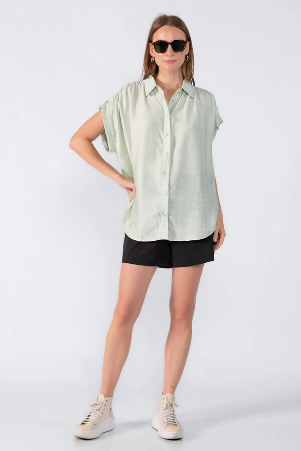 Camisa ampla barra dobrada