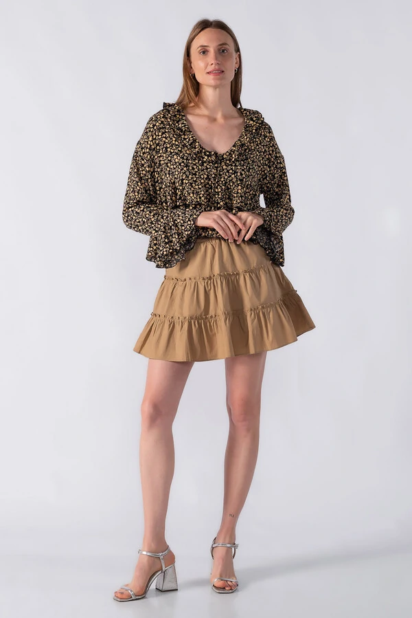 Bata estampada com babados e manga longa