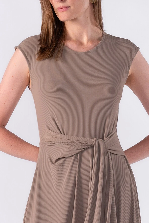 Vestido midi malha canelada com amarracao