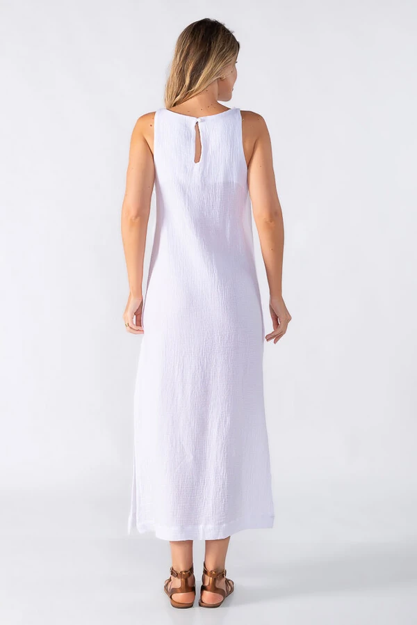 Vestido midi com fenda lateral