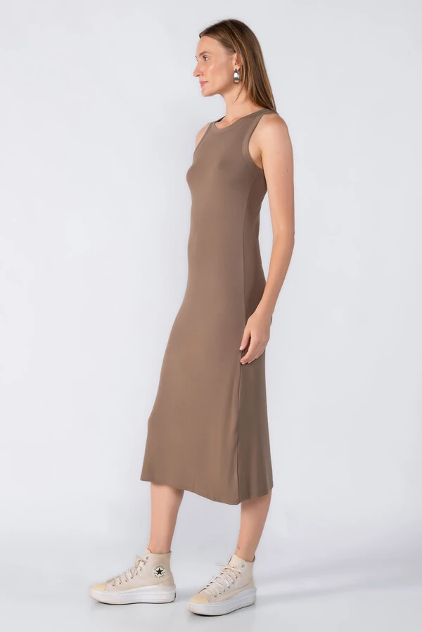 Vestido canelado regata